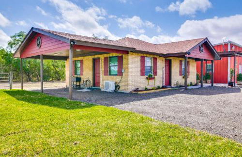 Classy San Benito Vacation Rental with Chiminea! - Foto 3