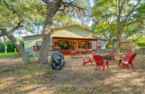 Peaceful Helotes Cabin Fire Pit, 9 Mi to Old Town - Foto 25