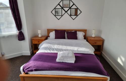 Entire 3 bedroom home with Parking in Welling, London, UK - Photo 52