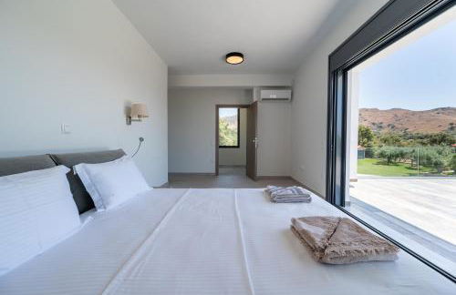 Villa & Stone House with Pool, 10 Mins to Skala Eressos Beach - Foto 46