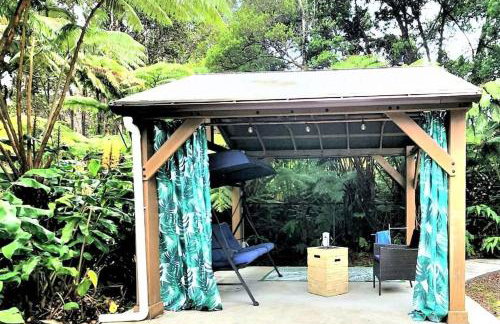 Romantic Retreat, Relax at Hot-tub, Indoor & Outdoor shower, firepit, 5 min to Hawaii Volcano park - Foto 16