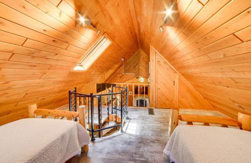 Pembine Cabin with Expansive Yard, Fire Pit and Grill! - Foto 17