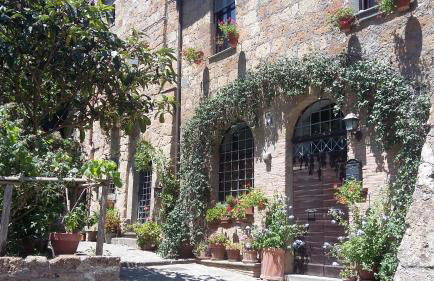 Blue House Near Bagnoregio-overlooking the Umbrian Mountains and Tiber Valley - Foto 125