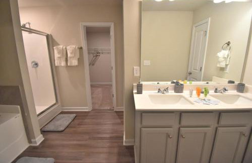 Stay in a brand new townhome in Winder! - Foto 24