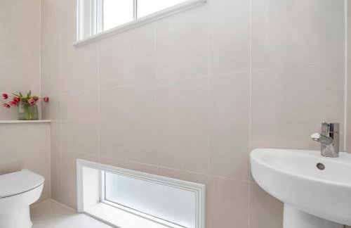 7D Albert St - sleeps 4 guests with parking on request - Foto 26