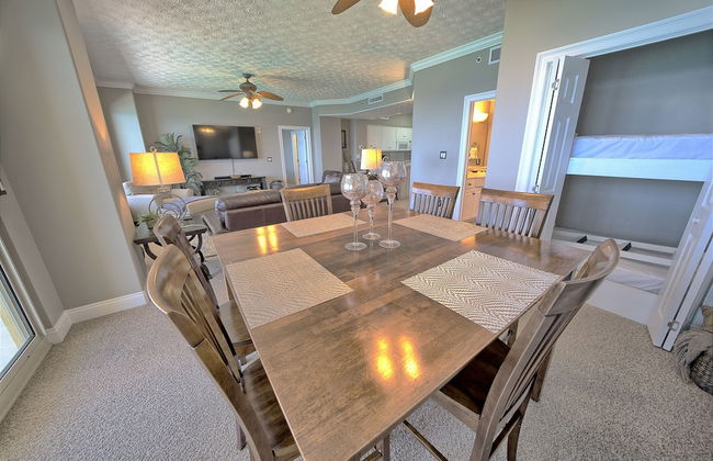 Stylish Oceanfront Condo with Beach and Picnic Area Access - Unit 1706 by RedAwning - Foto 31