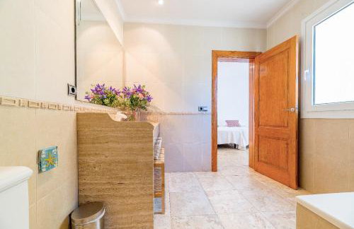 Preciosa villa con piscina, jardín y vistas al mar WIFI - Foto 46