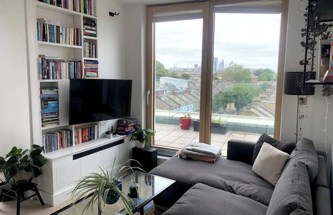 Stylish 2BD Flat With Private Balcony - Battersea - Foto 10