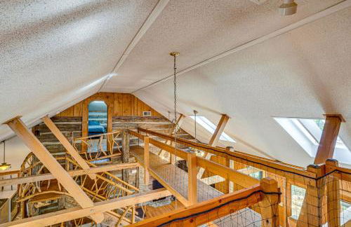 Historic Clark Cabin with Deck and Fishing Pond Access - Foto 19