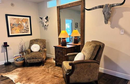 Gated Estate Escape! Three BR - Foto 54