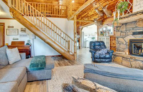 Expansive Mountain Home Rental with Yard and Fire Pit! - Foto 5