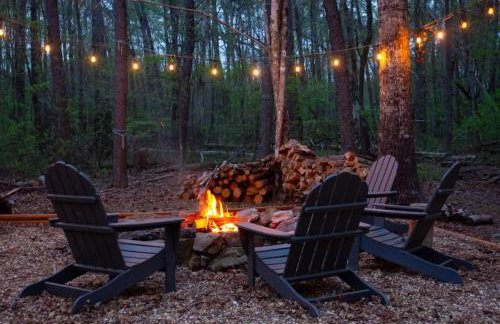 Secluded Cabin - Games, Fire Pit, Hot Tub, Pet OK - Foto 45