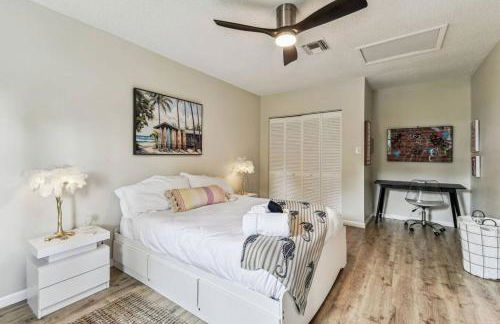 Relaxing Modern Home Sleeps 6 Pool BBQ Firepit - Foto 27