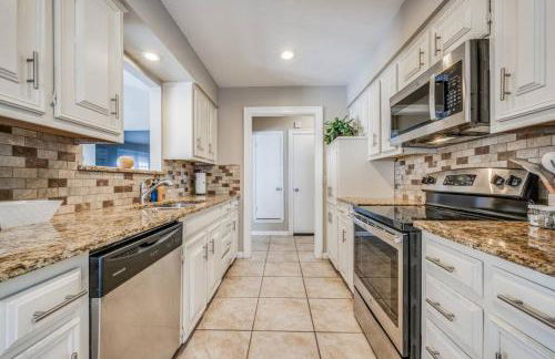 Centrally Located 3BR 2BA - ! - Photo 11