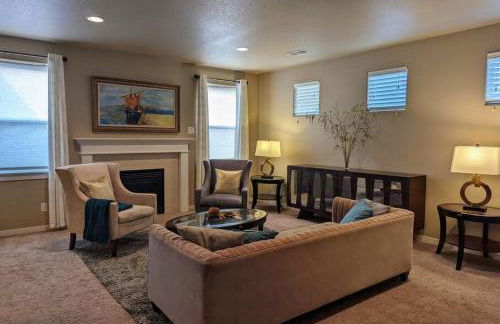 Spacious 3-bedroom home with outdoor space - Photo 1