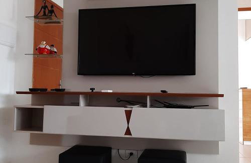 APTO PERTINHO DA PRAIA Internet 500mb e 3 Tvs 2 Quartos TV a cabo Estacionamento Tudo Perto - Foto 7
