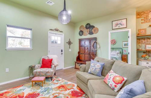 4 Mi to Lazy E Arena Horse Lovers Haven with Grill - Photo 6