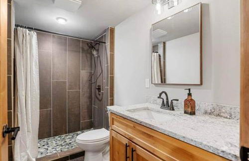 Luxury Lodge on 40 Private Acres • HUMM Sauna • Party Barn • - Foto 32