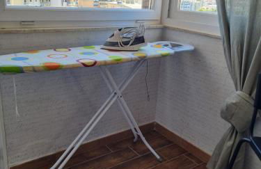 CITY HOUSE & FREE PARKING by Perry-Holiday moderno, panoramico e comodo fino a 6 ospiti - Foto 54