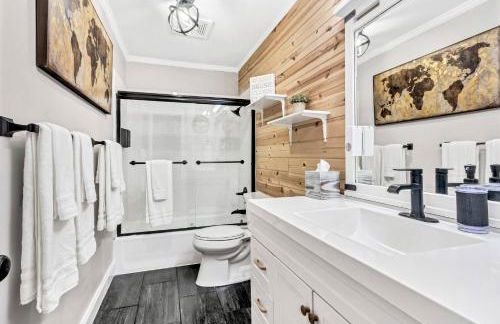 Jacuzzi Lakefront Home w/ Game room+play structure - Foto 39