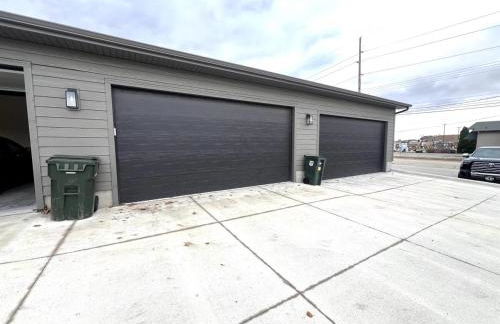 Brick Beauty Downtown, 3BR, Fenced Yard, Garage! - Foto 23