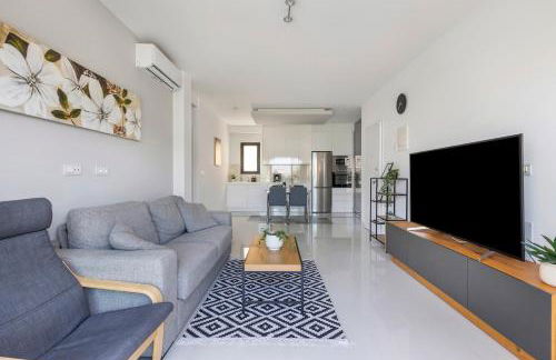 2BD Coastal Gem with Pool & Terrace - Torre de la Horadada - Foto 13