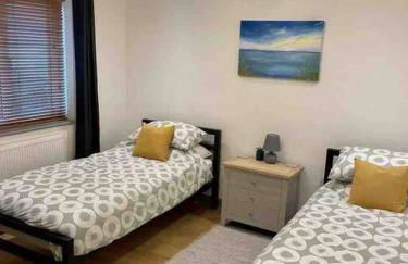 Modern Coastal 2 Bedroom Home to Relax and Unwind - Foto 2