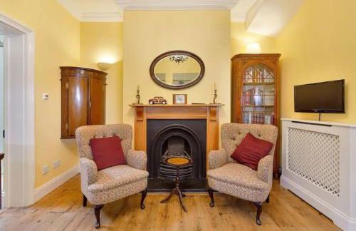 Windsor/Legoland/Ascot charming 3BR home in centre - Photo 3