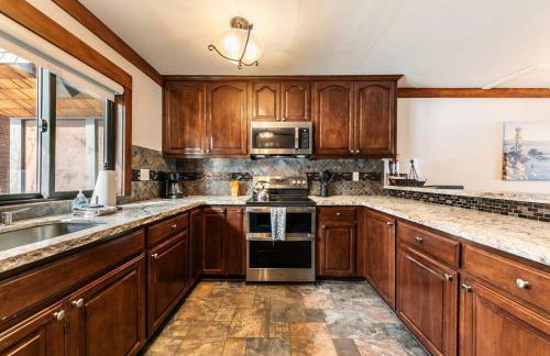 4BD Lakeside Retreat with Views - Foto 6