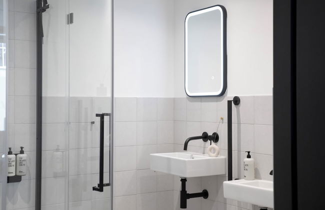 Bob W Tower Hill Studios - Photo 27