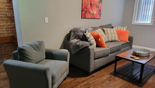 Spacious Industrial split level with a Balcony - Photo 4