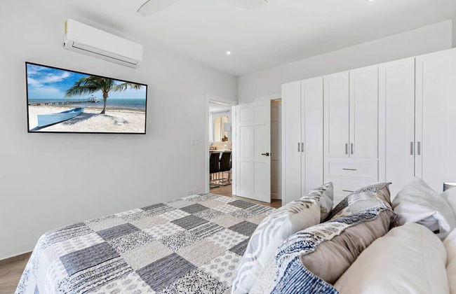 3-Bedroom, 2-Bath Beachfront Condo with Pool - Photo 4