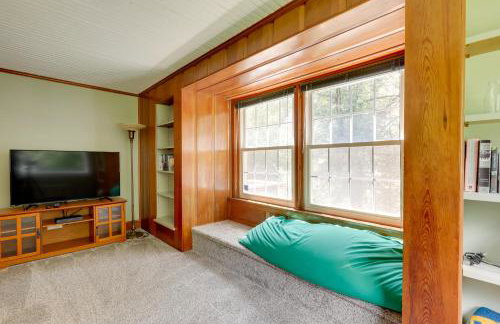 Franconia Escape on Half Acre w/ Fire Pit & Deck! - Foto 6