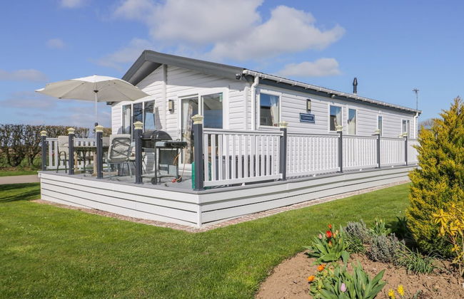 Superb Detached Lodge Located on Skipsea Sands - Photo 1
