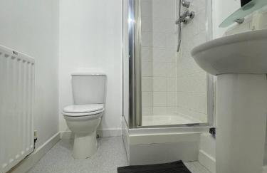 Spacious, smart apartment near City Centre and Coop Arena Free parking - Foto 12