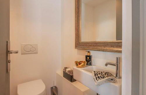 1min Walk From Champs Elysées - Avenue Montaigne - AC - Self-Checkin - Working Desk - Foto 17