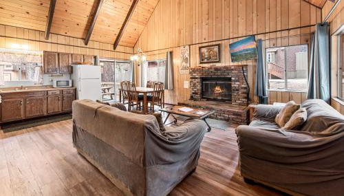 Bear Crossing - Walk to Snow Summit! Visit this charming mountain home compete with foosball table - Foto 5