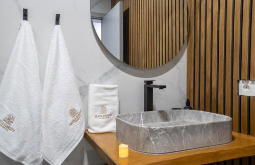 Apartamento de Lujo con Jacuzzi Privado, Piscina y Vistas al Mar - Foto 46