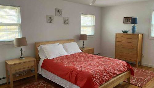 Renovated and Spacious Summer Home with Water View - Foto 4