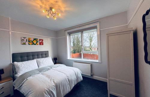 The Castleton Haven - 3 Bed Semi near M62 & M60 Motorways and Easy access to Manchester City Centre - Netflix and free high speed WIFI - Foto 16