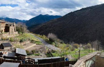 Le nid d' évol gite avec balnéo,terrasse et vue sur la montagne - Foto 24