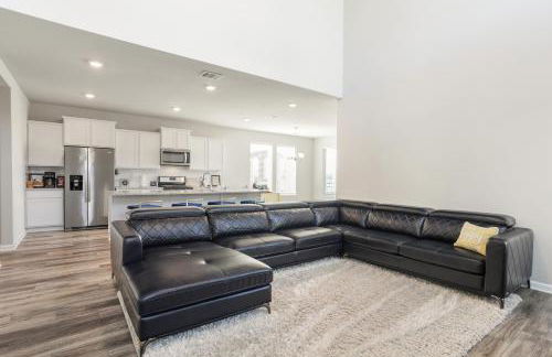 5BR 3BA Waterfront Home Near Highway and Area Attractions - Foto 1