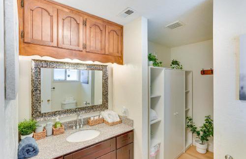 Crestline Home with Private Hot Tub Steps to Lake! - Foto 25