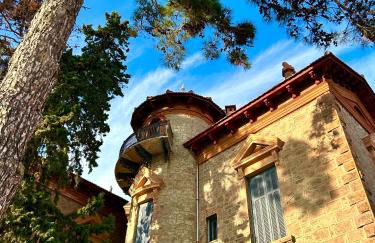 Loriet Hotel - Photo 112