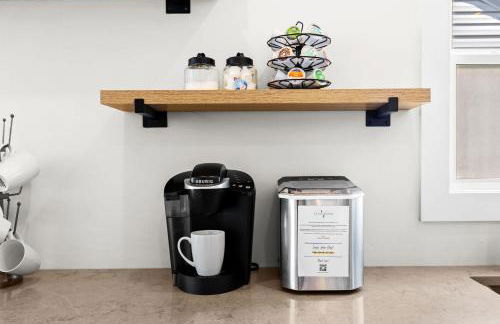 3BR 2BA Derby Home Walk to Churchill Free Parking - Foto 20