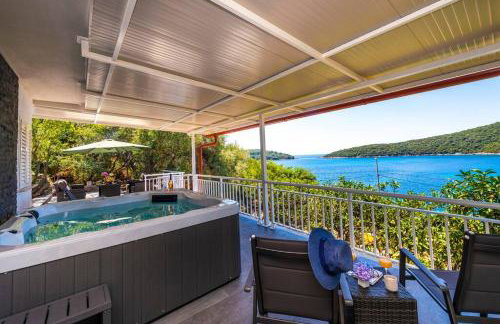 Villa Lora - Photo 1