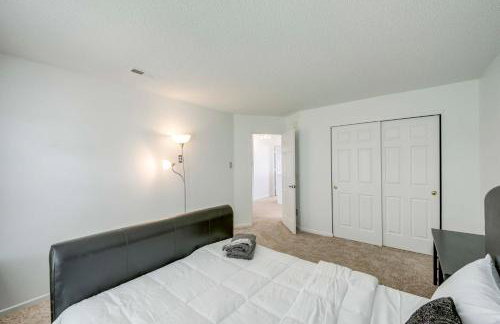 Camby Home with 3 Living Areas and Community Pool! - Foto 12