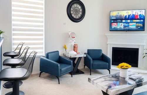 Entire Home 3BR Hidden Gem Getaway with Level 2 EV Charger, Central Location - Foto 33