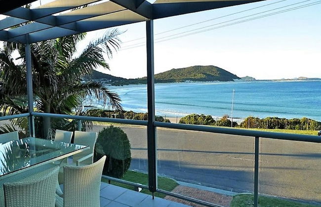 On the Beach at Fingal Bay - Foto 1