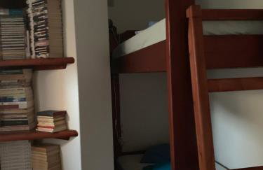 wood and stone in the path of lava - Foto 10